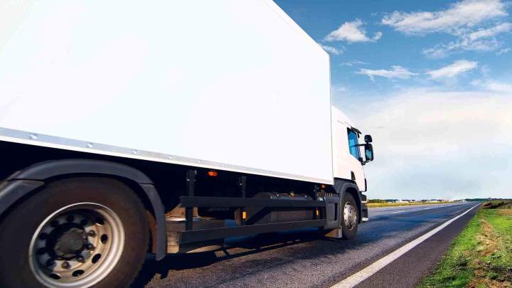 Poids lourd en bon état sur route Le Touvet