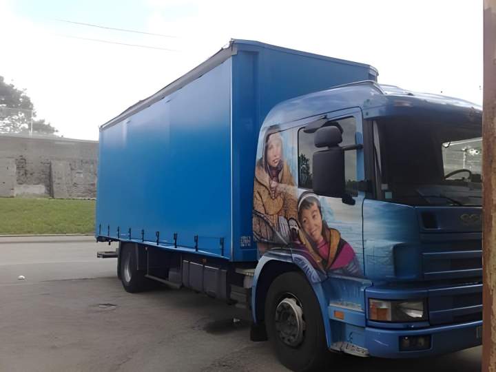 Camion avec nouvelle bâche Le Touvet