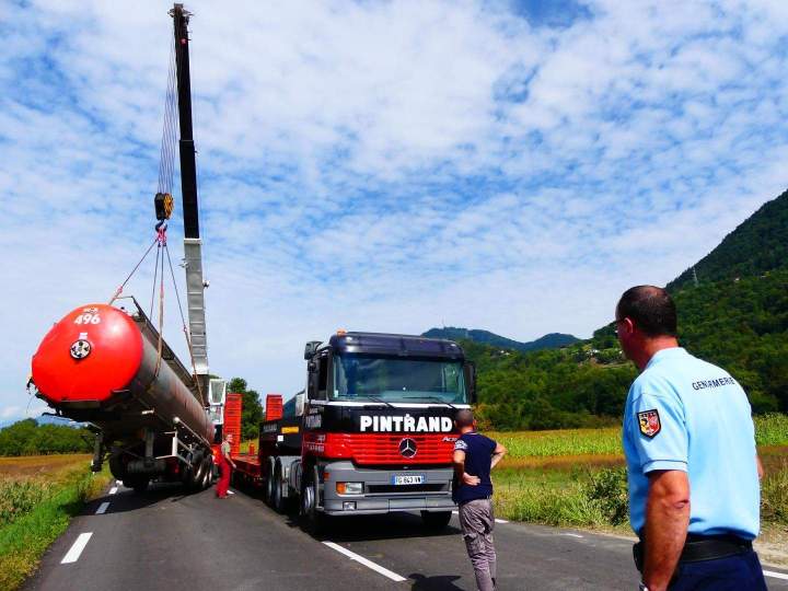 Relevage citerne sur route Le Touvet