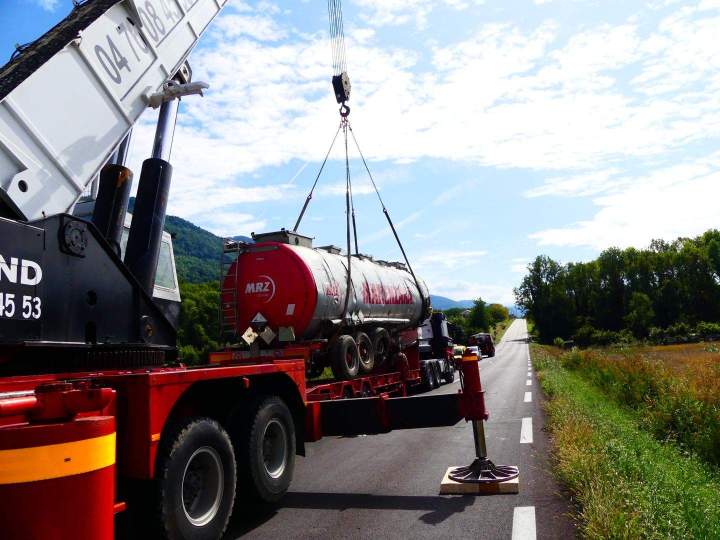 Evacuation camion-citerne accidenté Le Touvet