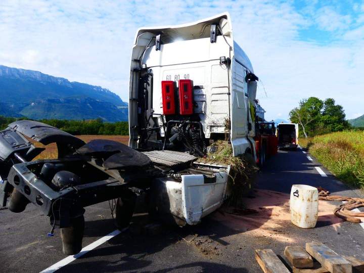 Tracteur routier accidenté Le Touvet