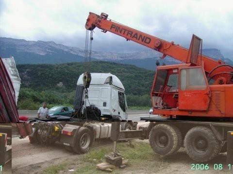 Remorquage en cours tracteur routier Le Touvet